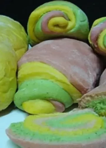Pães com Massa Colorida