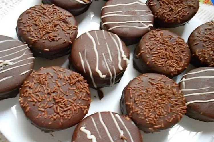 Receita de Pães de mel com Brigadeiro cremoso e passas brancas