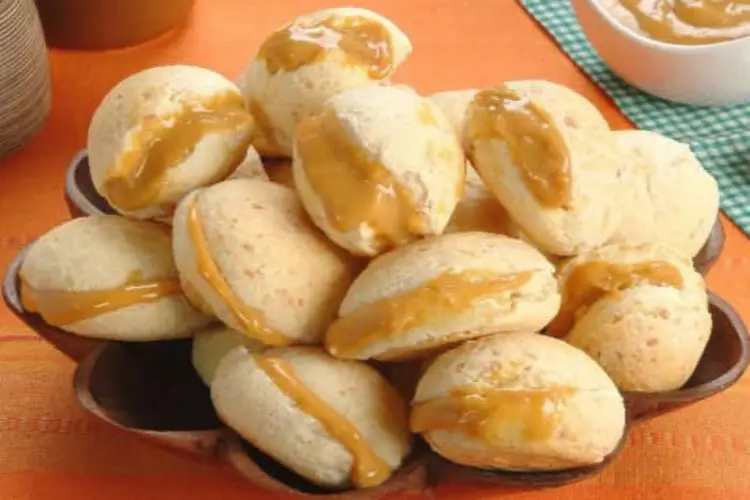 Receita de Pão de Queijo com Doce de Leite