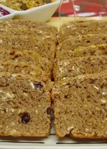 Pão de açaí com granola