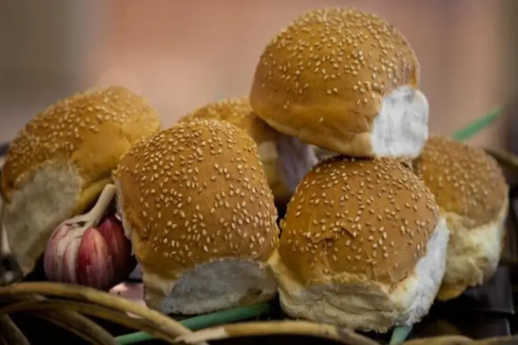 Pão de hambúrguer com gergelim