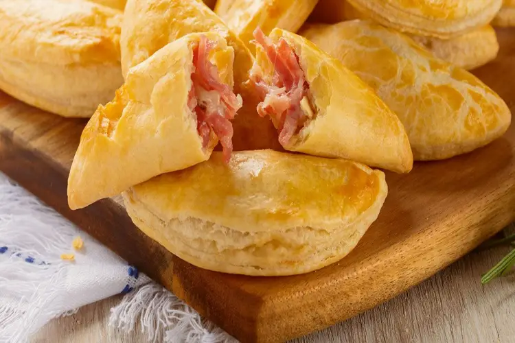 Receita de Pasteizinhos de Forno de Salame