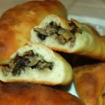 Pirozhki pastel de forno Russo