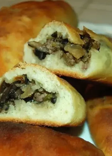 Pirozhki pastel de forno Russo