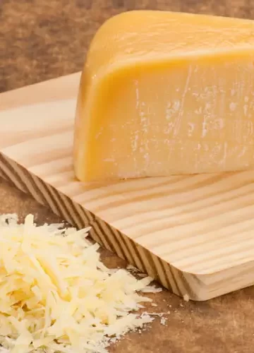 Queijo parmesão caseiro