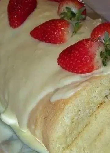 Rocambole de Morango com Chocolate Branco