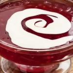 Sagu com vinho tinto e creme inglês