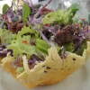 Salada Tailandesa na Cestinha de Queijo