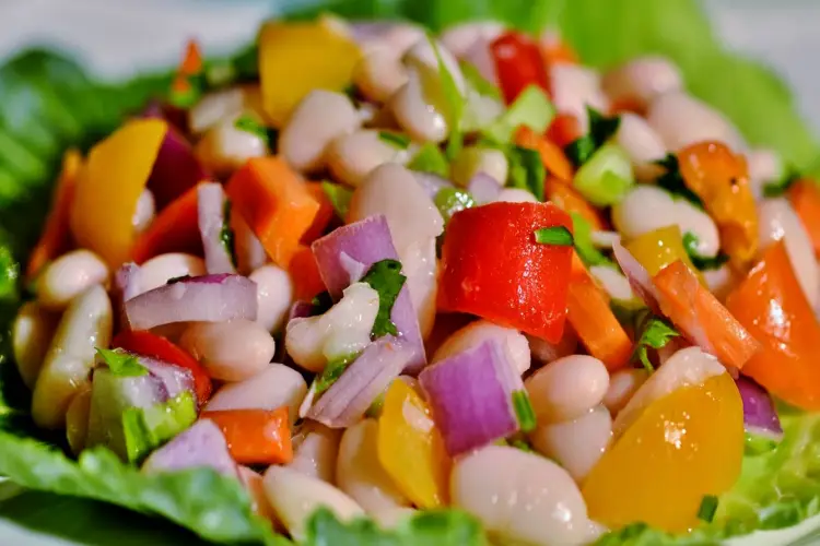 Salada de Pote de Salada com feijão branco