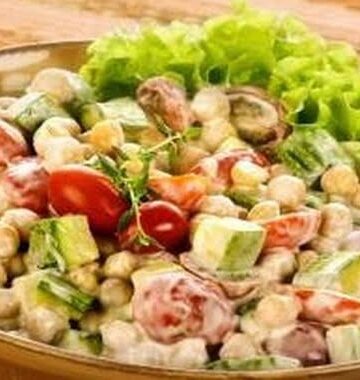 Receita de Salada de Grão de Bico e Abobrinha