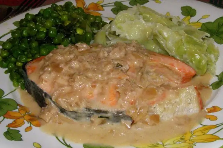 Salmão Assado ao Beurre Blanc