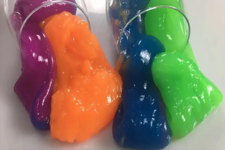 Receita de Slime com cola e amido de milho