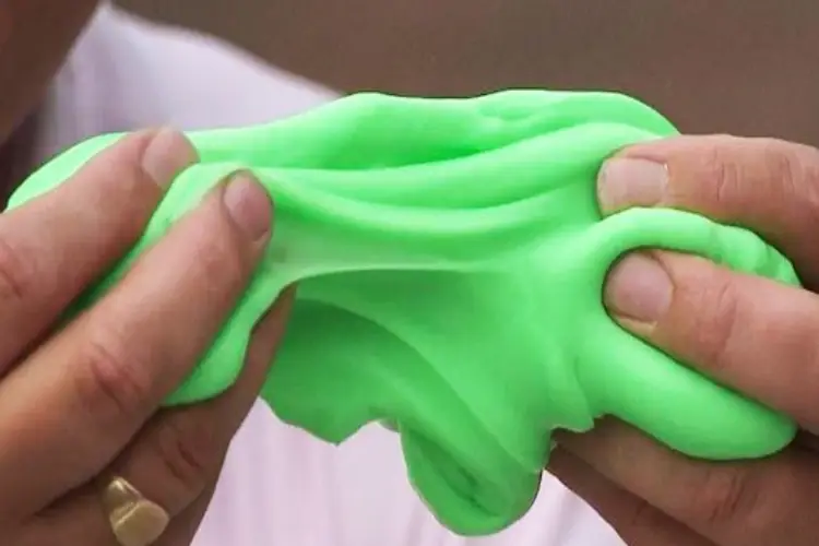 Receita de Slime com sabão em pó e tinta guache