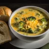 Sopa de Brócolis com Queijo Cheddar