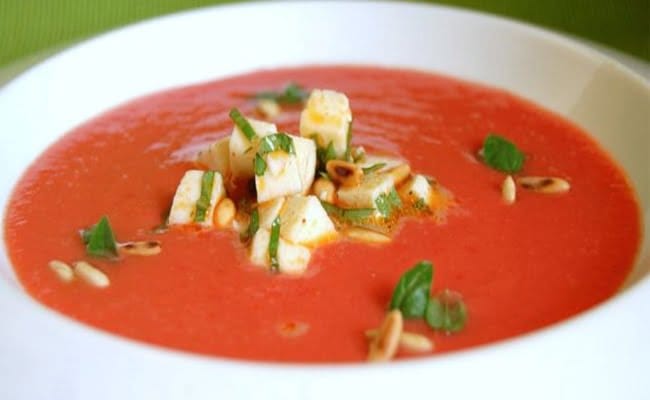 Receita de Sopa de Tomate com Mozzarella Fresca