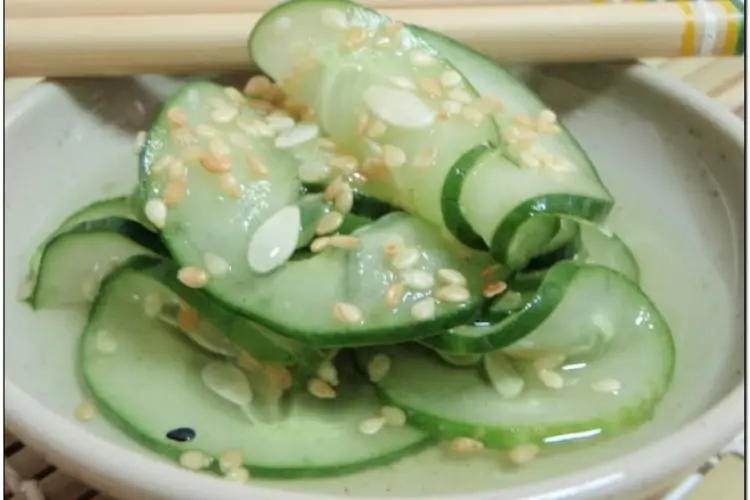 Receita de Sunomono, salada de pepino adocicada