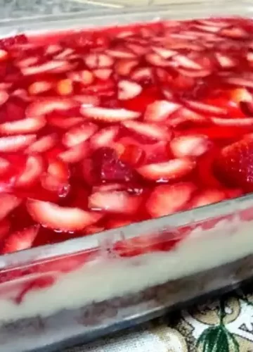 Receita de Torta Gelada de Morango