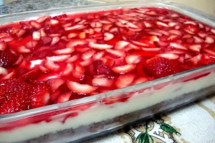 Receita de Torta Gelada de Morango