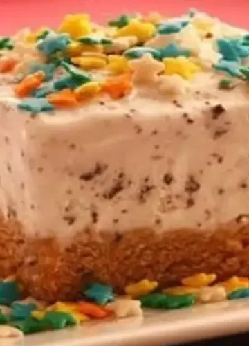 Torta de Biscoito e doce de leite com sorvete de flocos