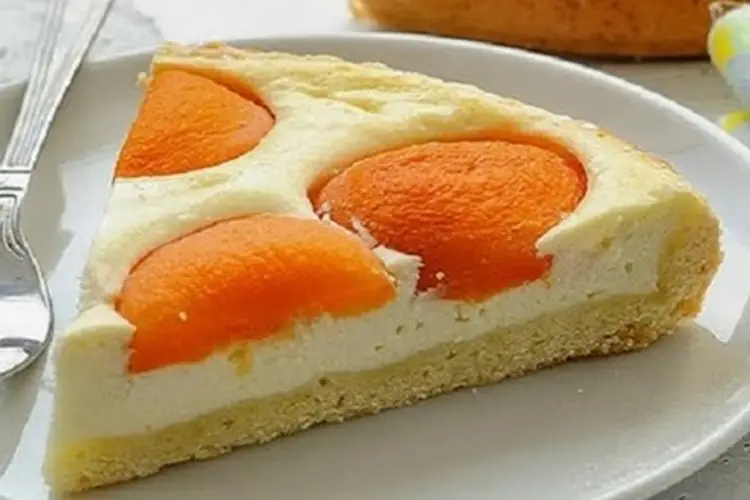 Receita de Torta de Pêssegos e Requeijão