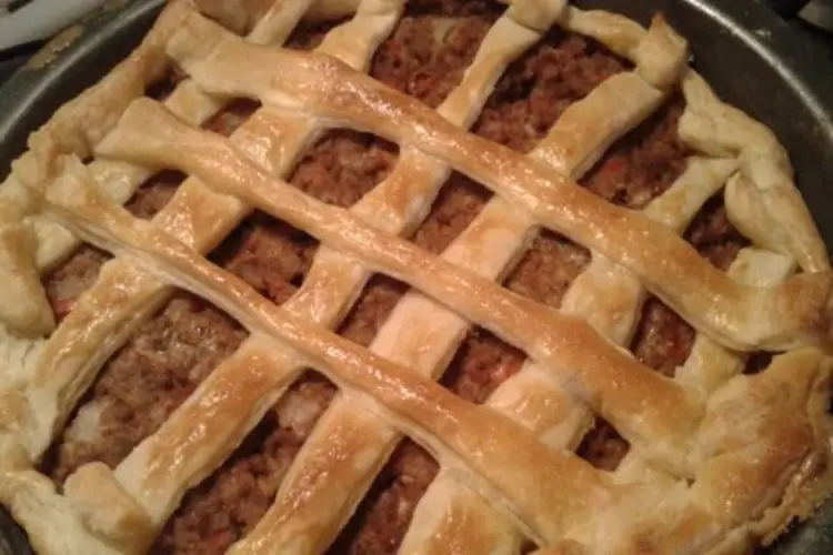 Torta de carne com massa folhada