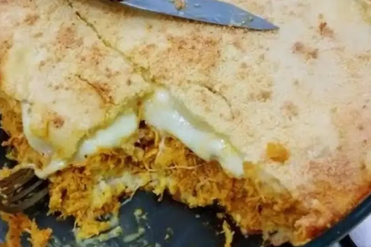 Receita de Torta de Frango com Requeijão de Liquidificador