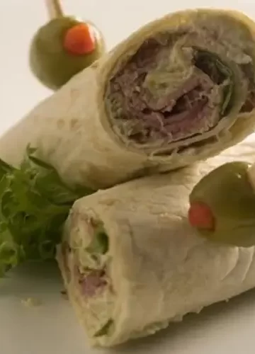 Wrap com rosbife e creme de azeitona