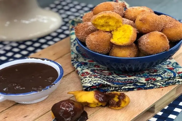 Receita de Bolinho de Chuva com Cenoura