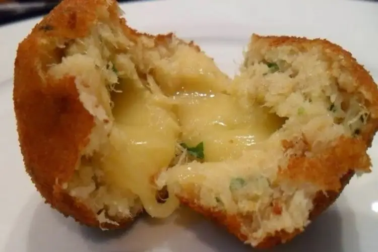 Receita de Bolinho de Bacalhau com queijo