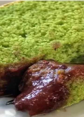 Receita de Bolo de Agrião com cobertura de açúcar mascavo