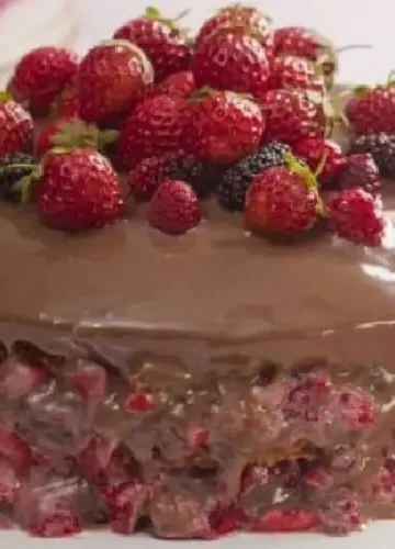 Receita de Bolo de Chocolate com Frutas Vermelhas