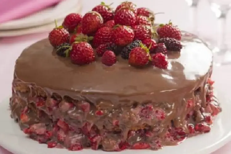 Receita de Bolo de Chocolate com Frutas Vermelhas