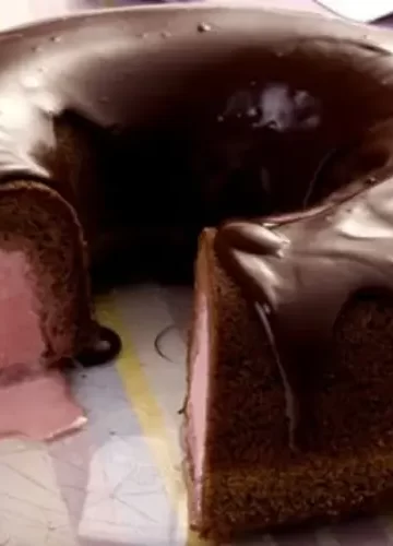 Bolo de Chocolate com Recheio de Sorvete