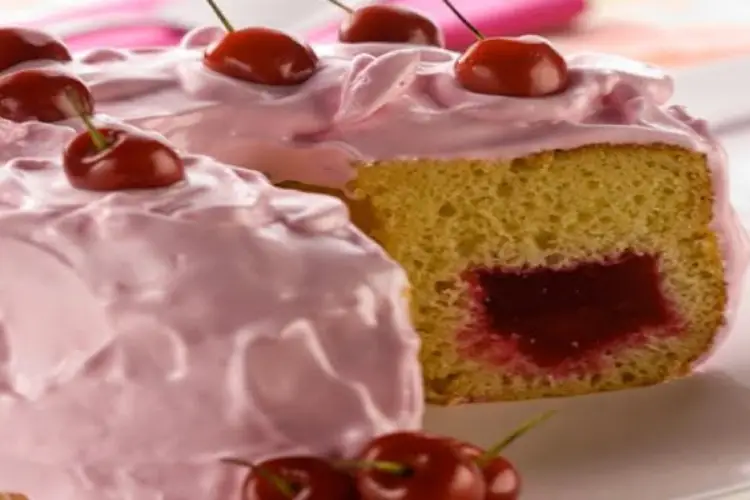 Receita de Bolo com Gelatina e Marshmallow de Cereja