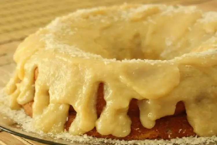 Receita de Bolo de Leite Condensado com Beijinho