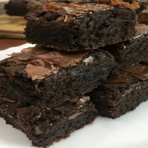 Brownie com casquinha crocante e molhadinho