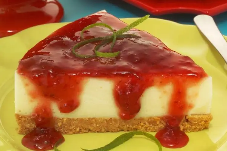 Receita de Cheesecake de limão com calda de morango