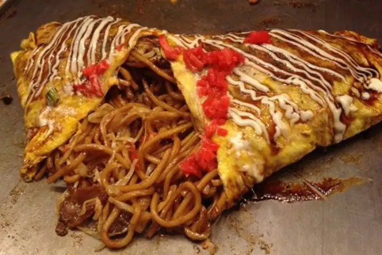 Receita de Omu Soba Omelete de Yakisoba