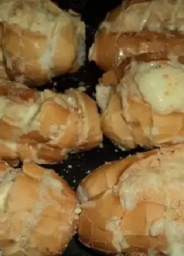 Pão Assado com Creme de Alho