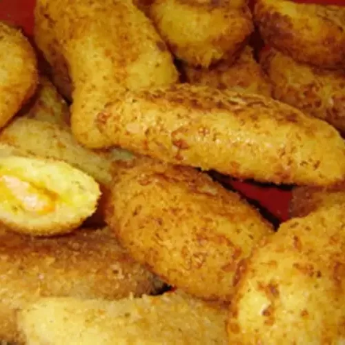 Pastéis de Aipim recheados com Camarão