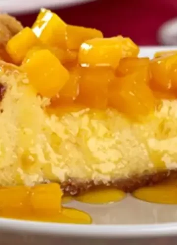 Receita de Torta Gelada de Maracujá com Calda de Manga