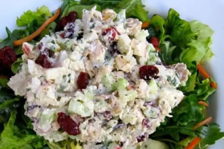 Receita de Salada de Frango com Uvas